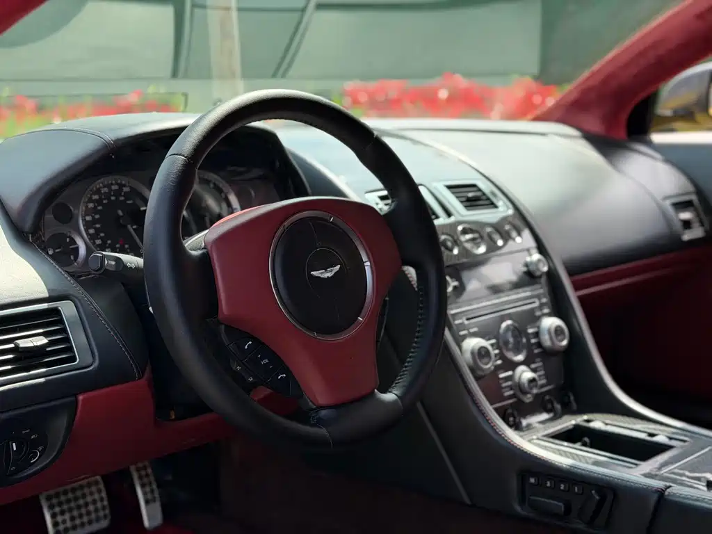 Aston Martin DB9 2007 6.0L Touchtronic Coupe
