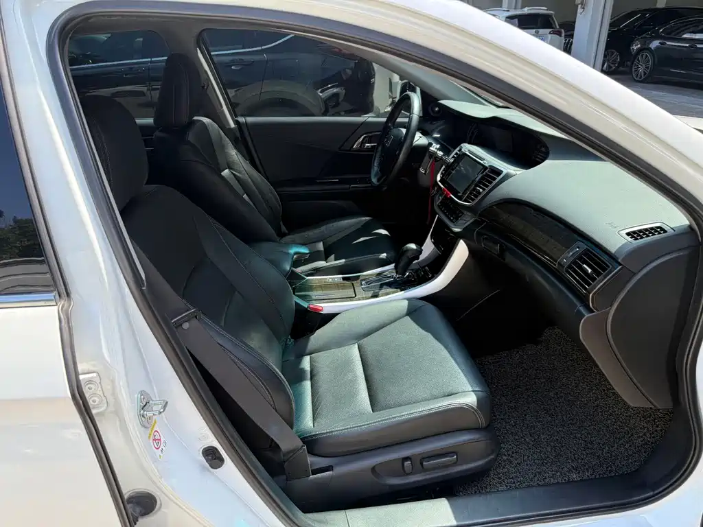 Honda Accord — миниатюра 12
