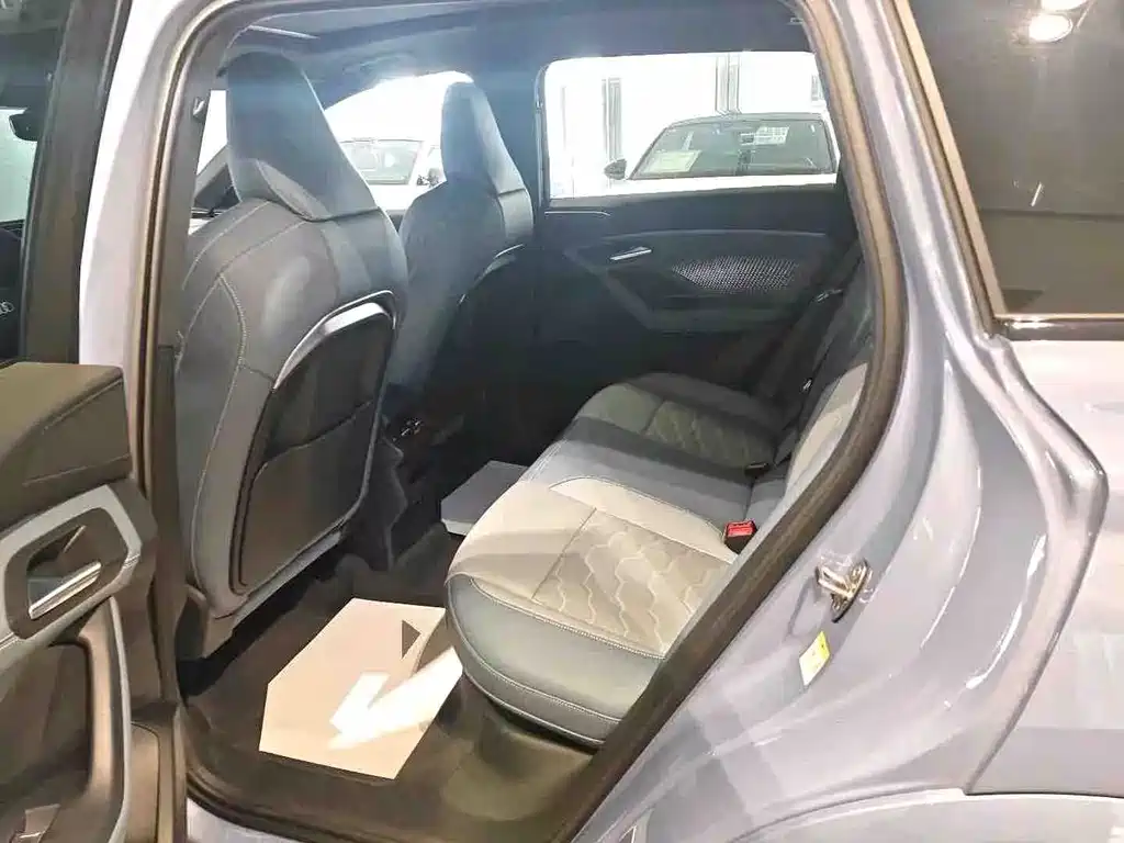 Audi Q6L e-tron