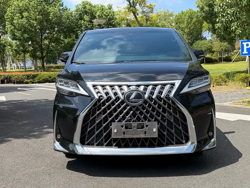 Lexus LM — миниатюра 3