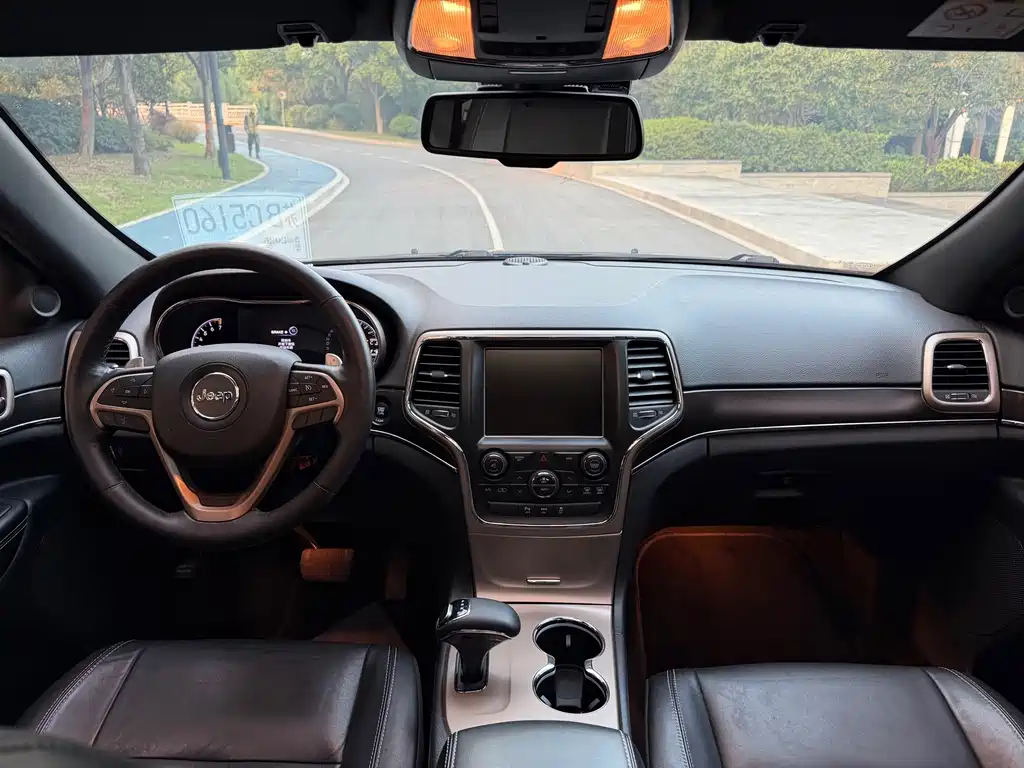 Jeep Grand Cherokee (Import) — миниатюра 9