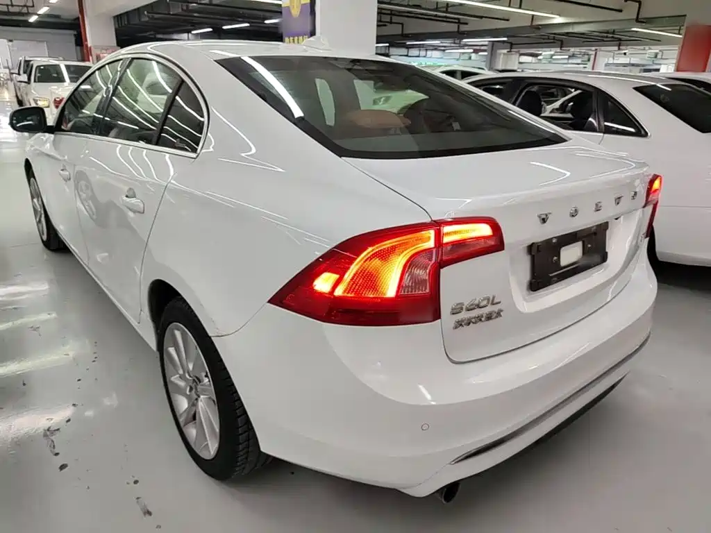 Volvo S60 — миниатюра 5