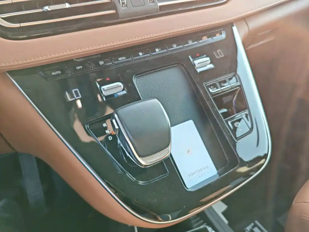 Hongqi Hongqi HQ9 PHEV — миниатюра 14