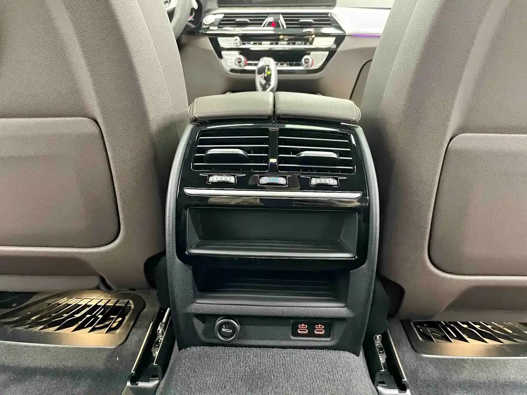 BMW 5 Series — миниатюра 14