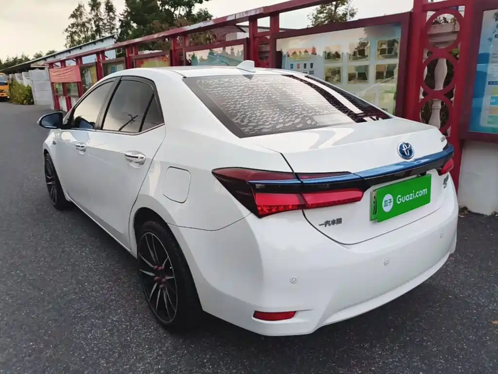 Toyota Corolla Hybrid — миниатюра 5