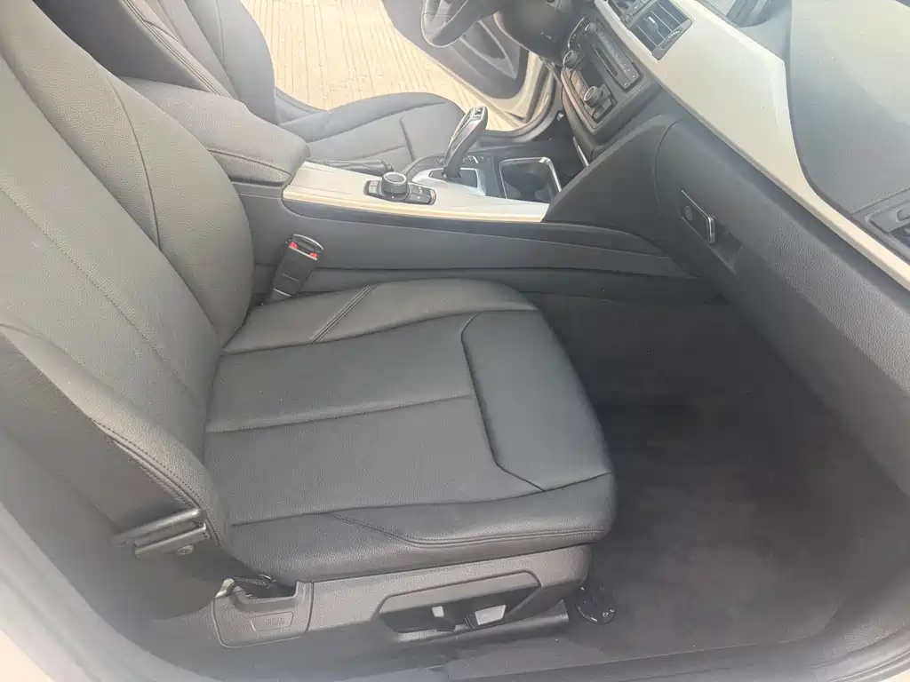 BMW 3 Series — миниатюра 8