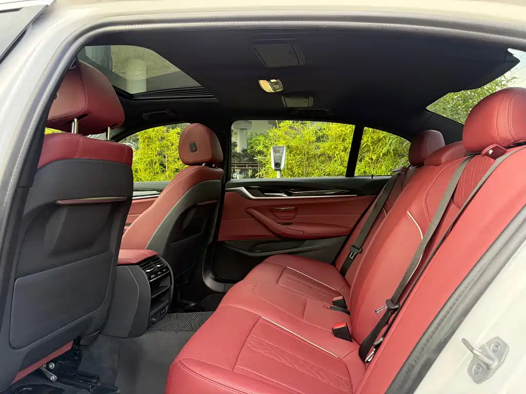 BMW 5 Series — миниатюра 12
