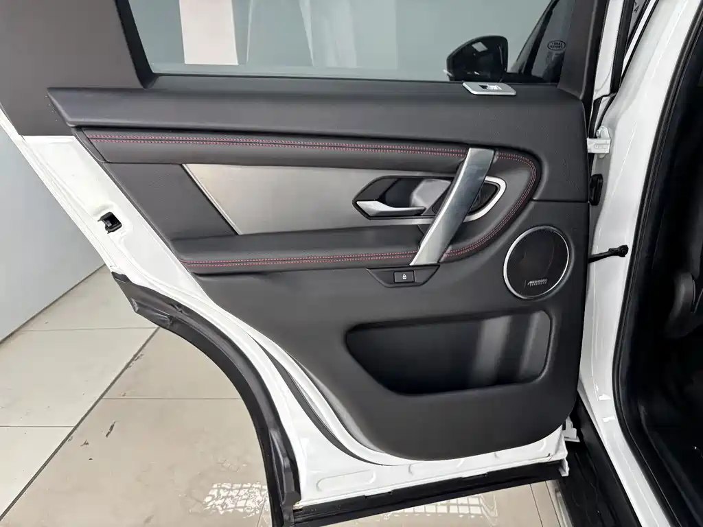 Land Rover Discovery Sport — миниатюра 22