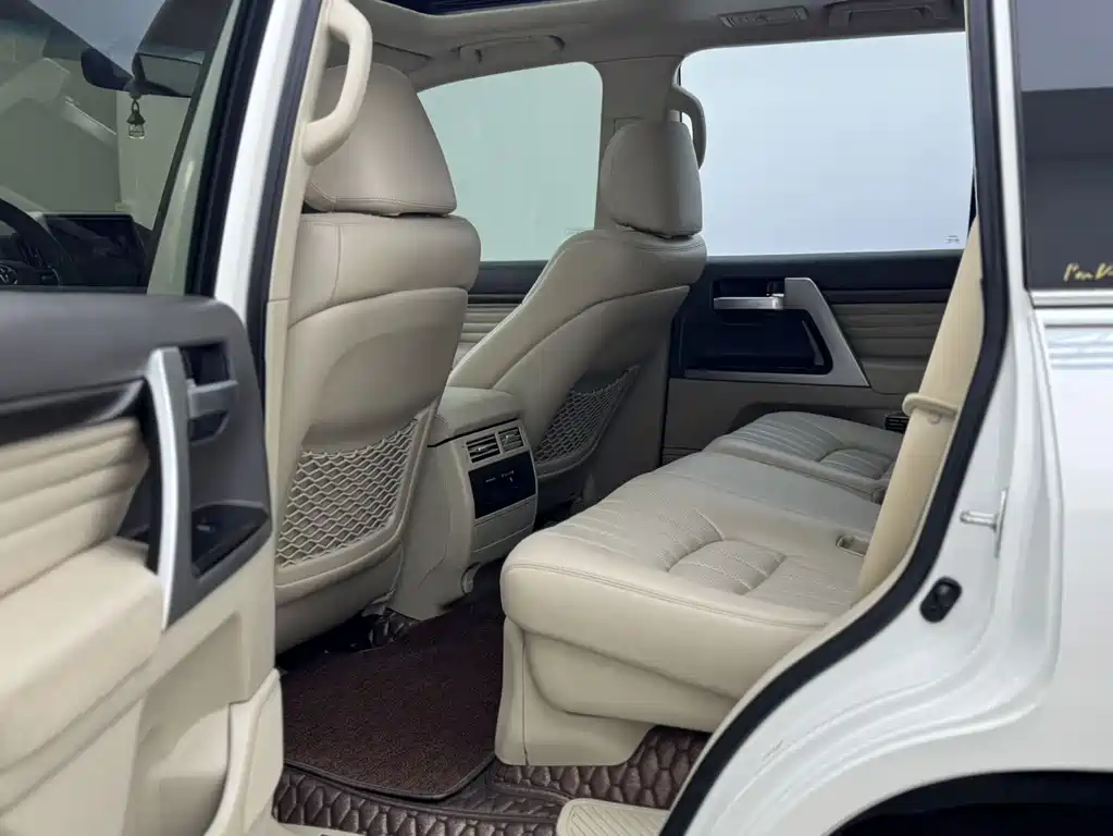 Toyota Land Cruiser 2019 5.7L AT