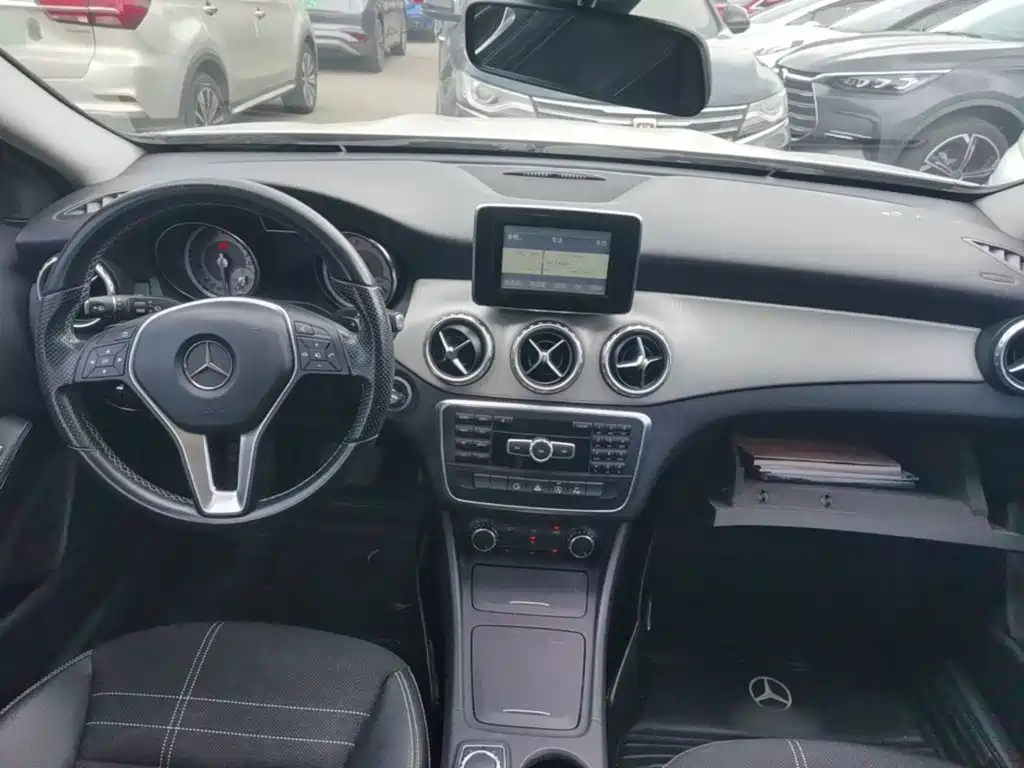 Mercedes-Benz GLA (Import) — миниатюра 10