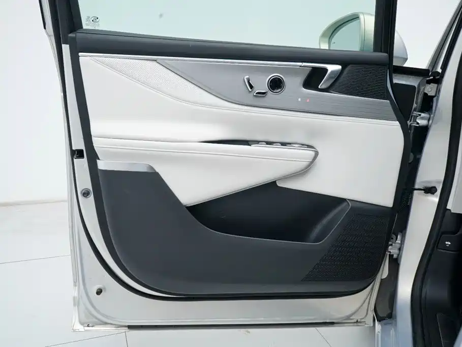 Buick GL8 Hybrid — миниатюра 15