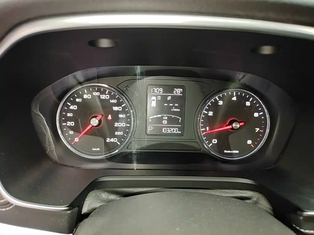 Roewe RX5 — миниатюра 12