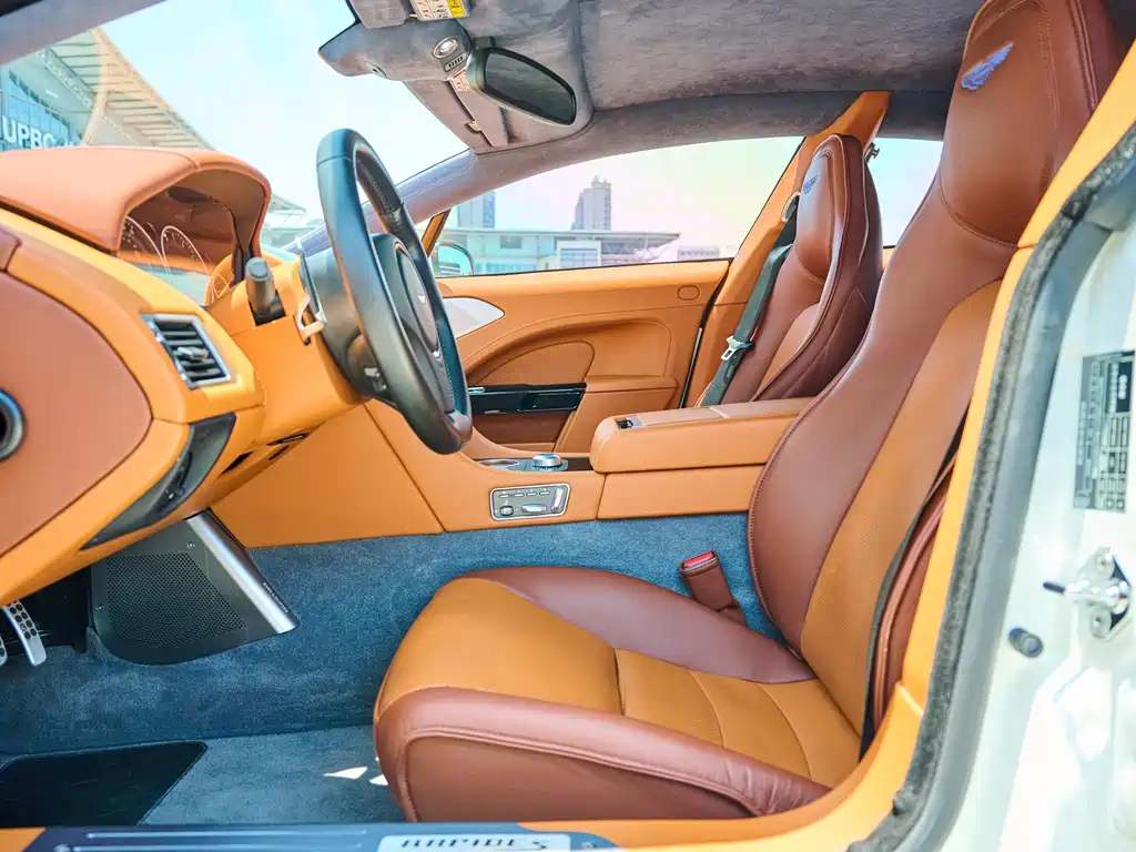 Aston Martin Rapide — миниатюра 12