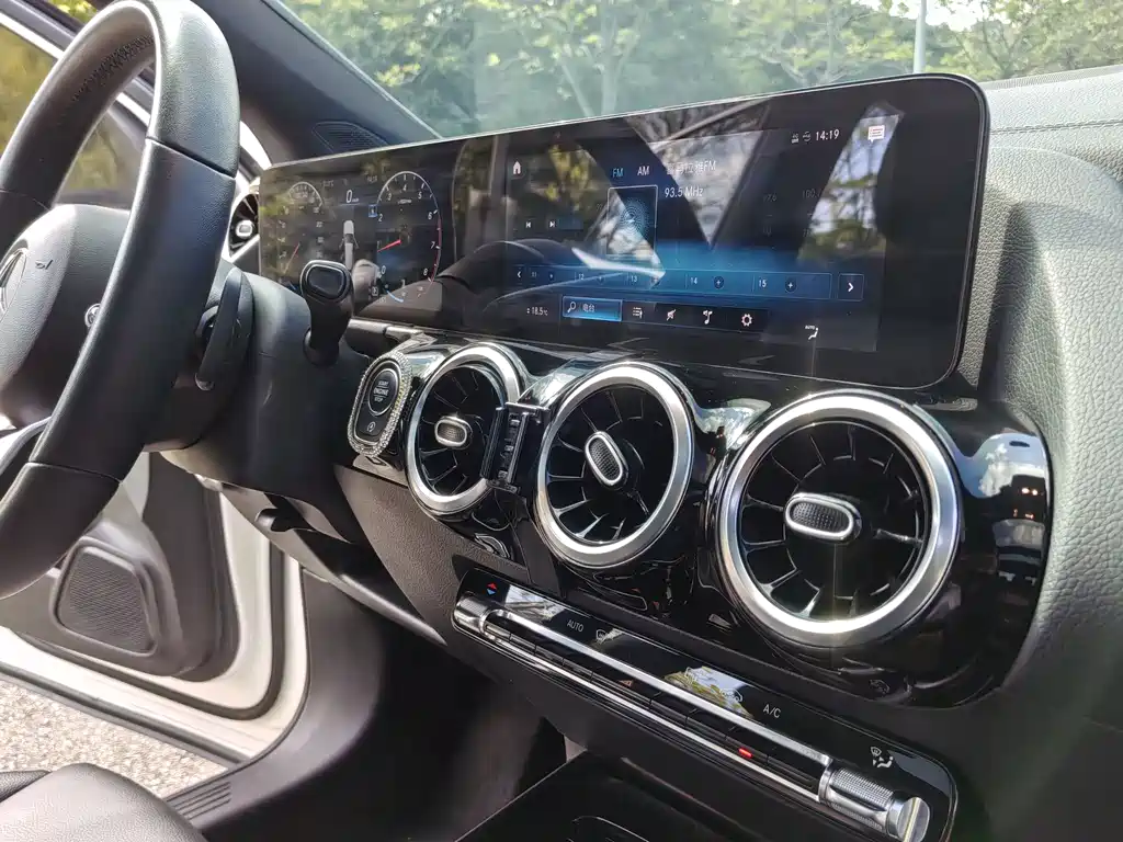 Mercedes-Benz GLA — миниатюра 18