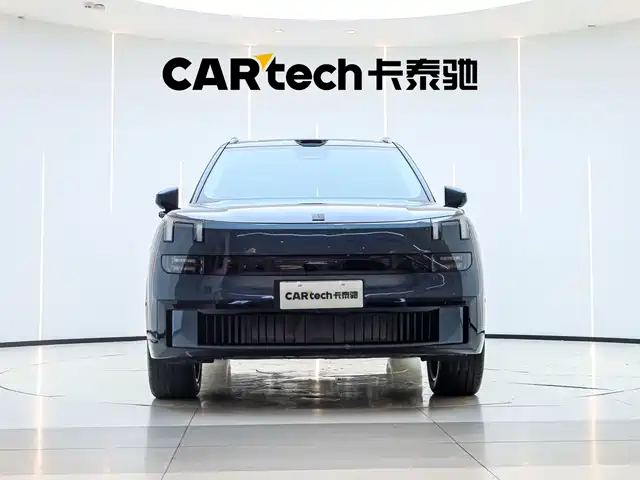 2025 Lynk & Co 900