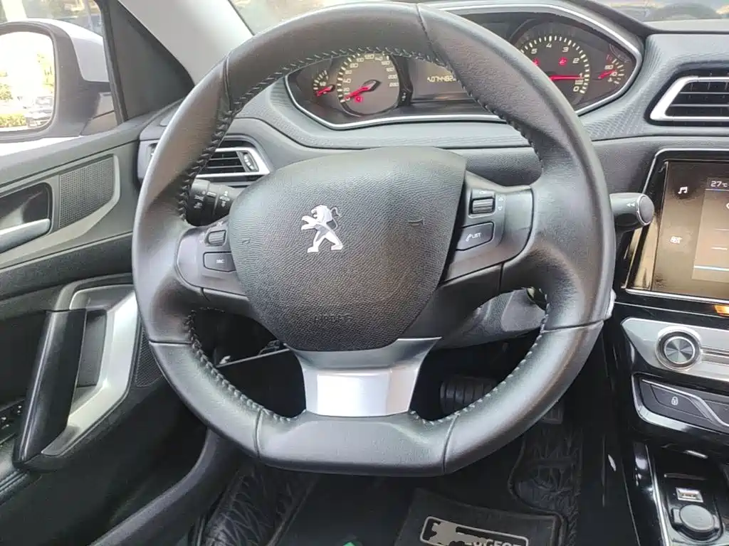 Peugeot 308 — миниатюра 11