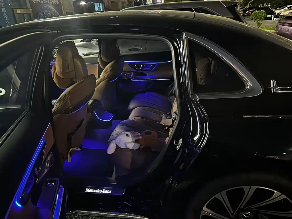 Mercedes-Benz E-Class — миниатюра 5