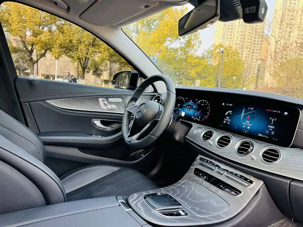 MERCEDES-BENZ E CLASS