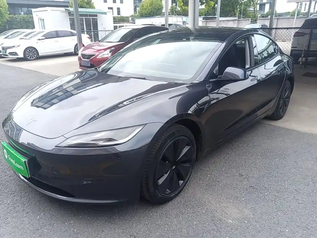 Tesla Model 3 — миниатюра 2