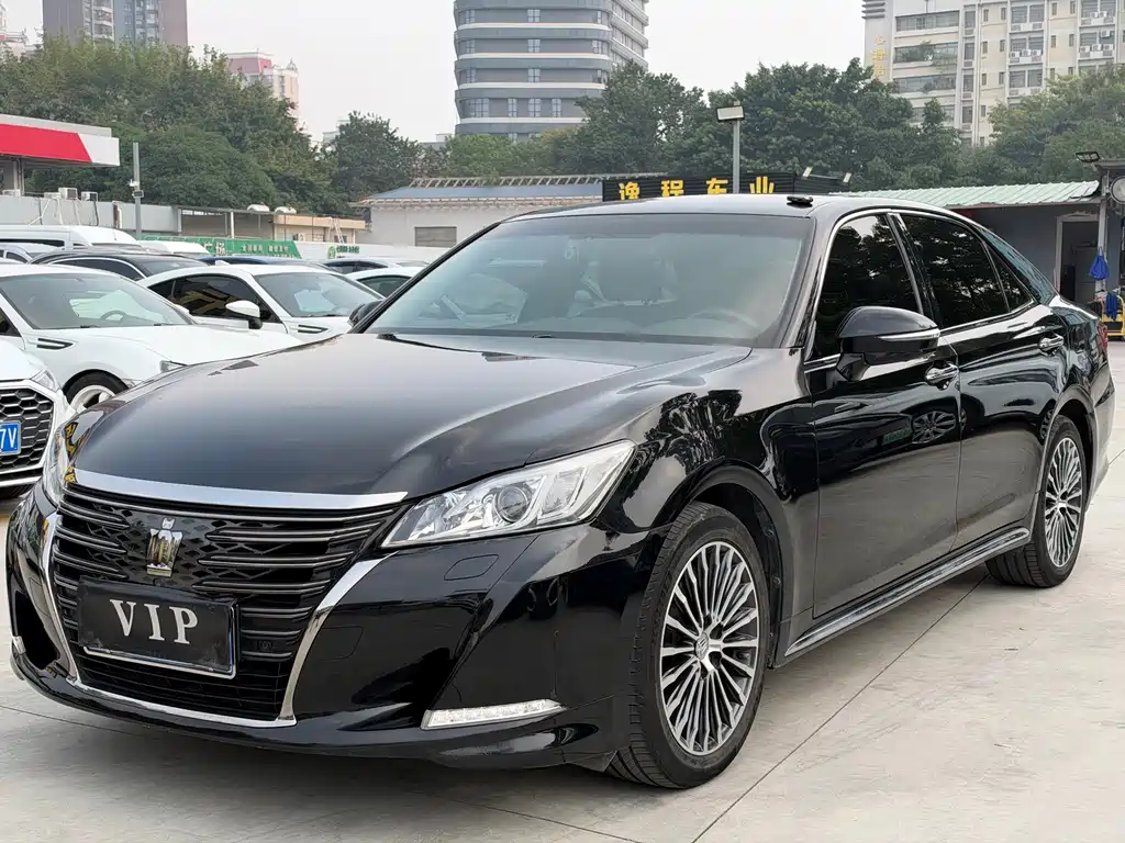 Toyota Crown — миниатюра 3