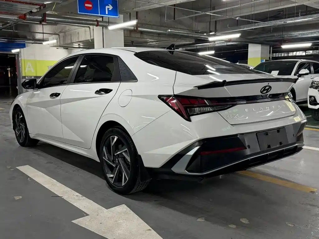 Hyundai Elantra — миниатюра 6