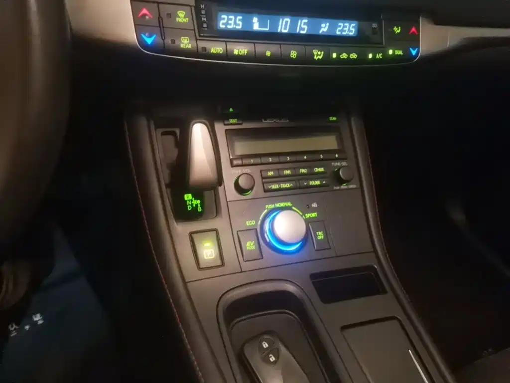 Lexus CT — миниатюра 14