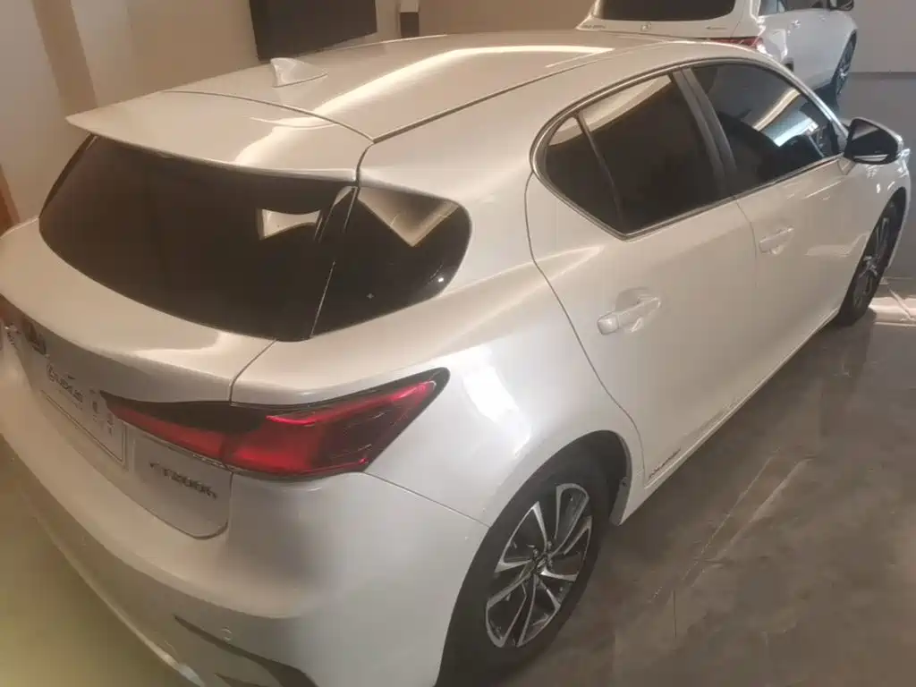 Lexus CT — миниатюра 7