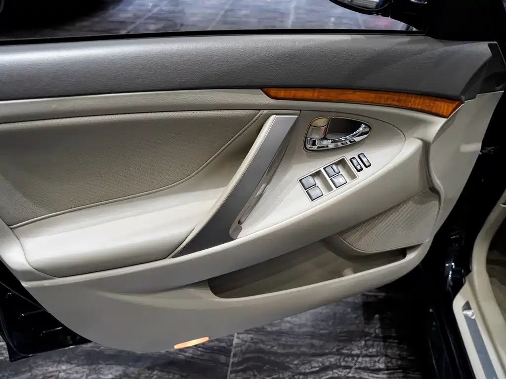Toyota Camry — миниатюра 13