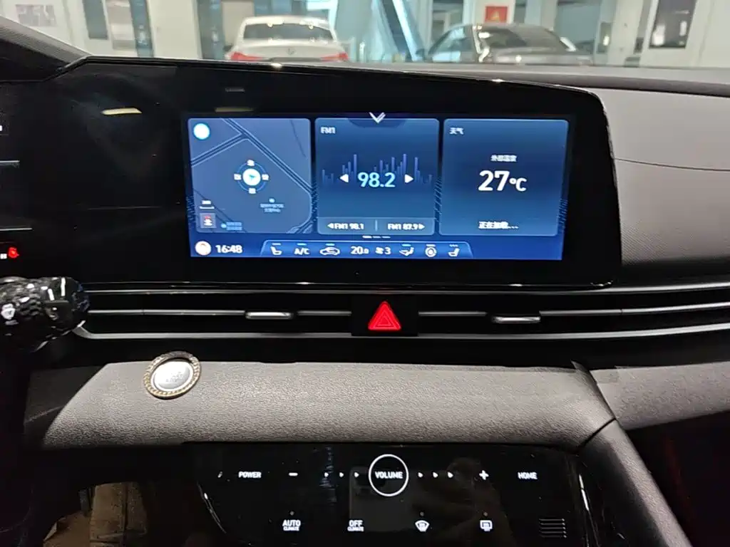 Hyundai Elantra — миниатюра 13