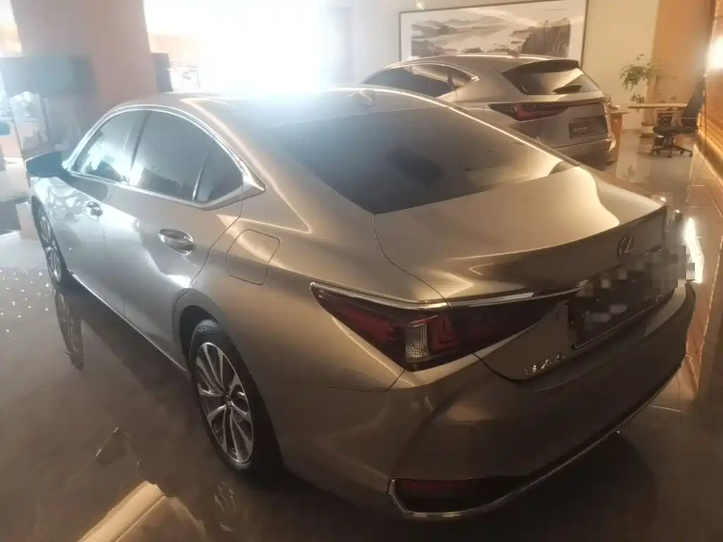 Lexus ES — миниатюра 5