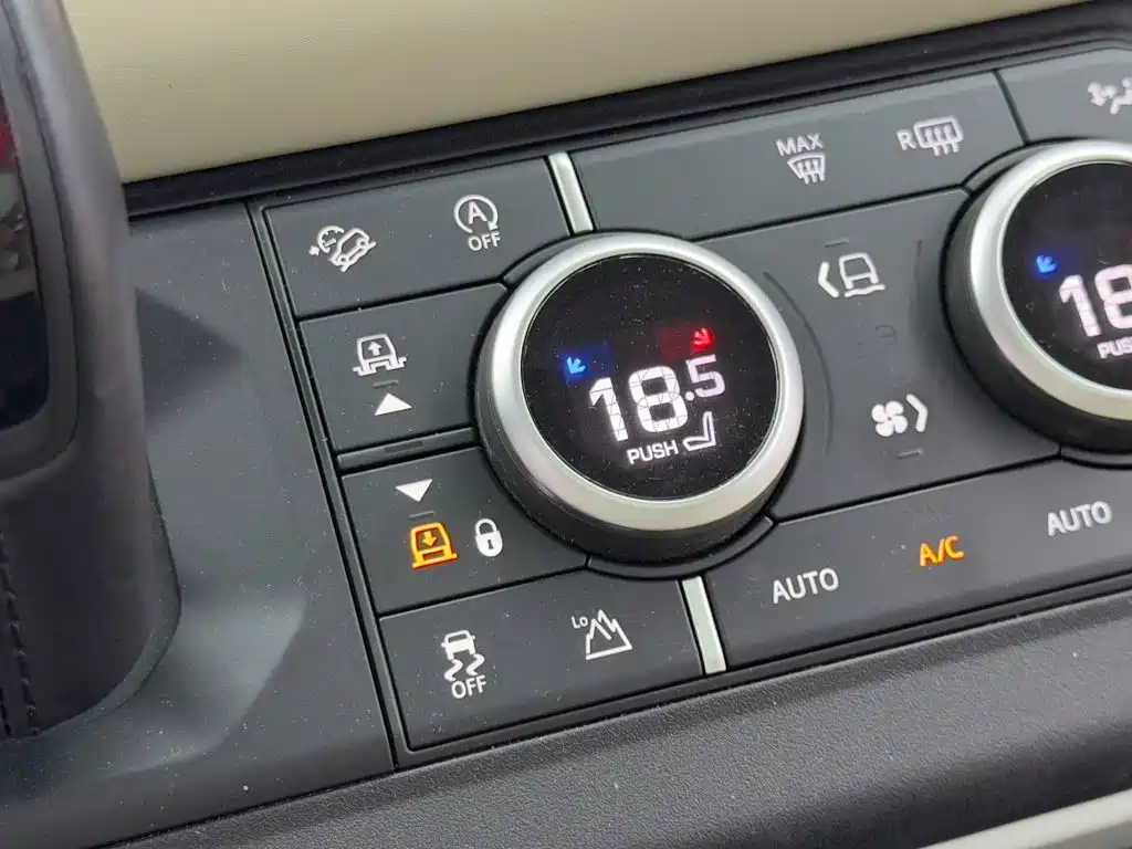 Land Rover Defender — миниатюра 15