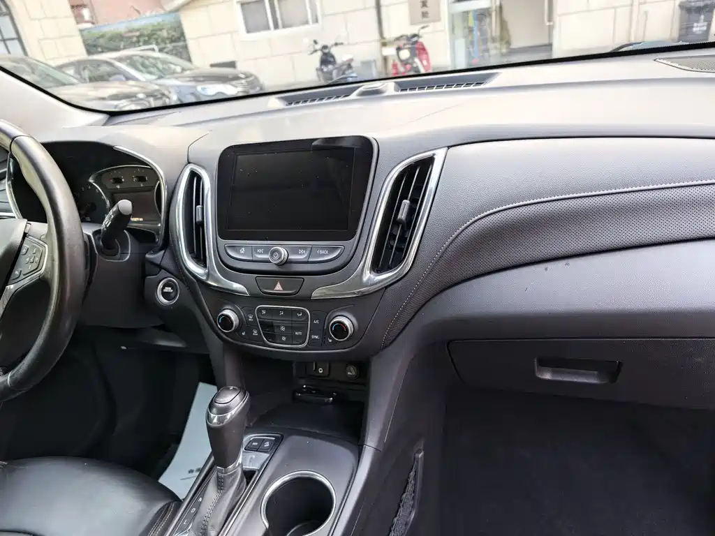 Chevrolet Equinox — миниатюра 9