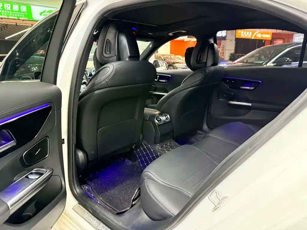 Mercedes-Benz C-Class — миниатюра 7