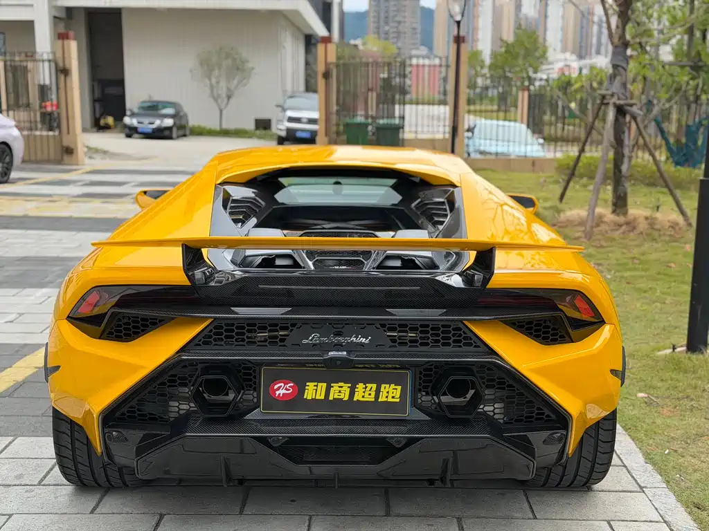 LAMBORGHINI HURACÁN