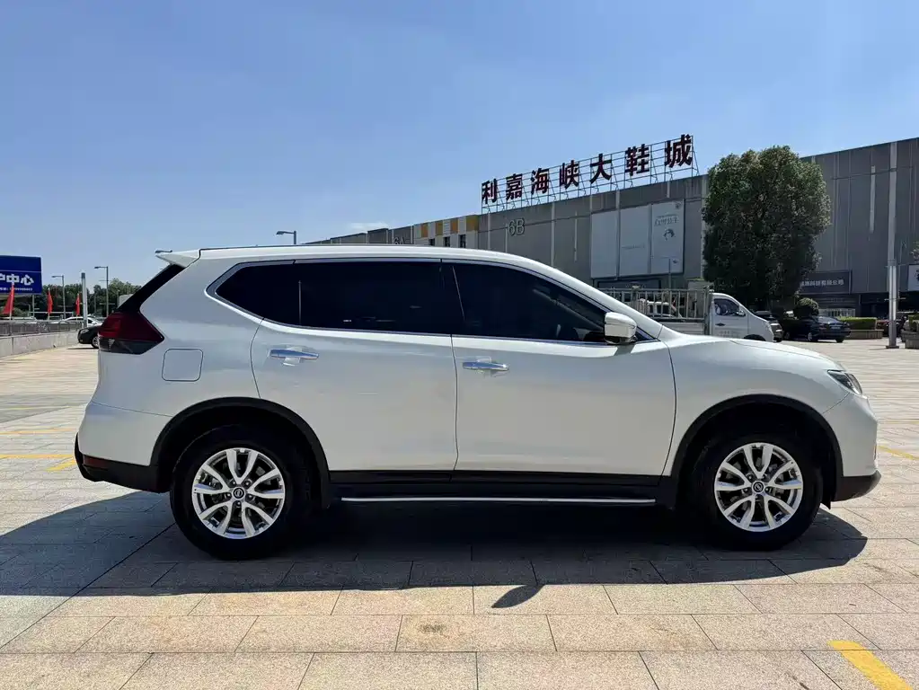 Nissan X-Trail — миниатюра 8