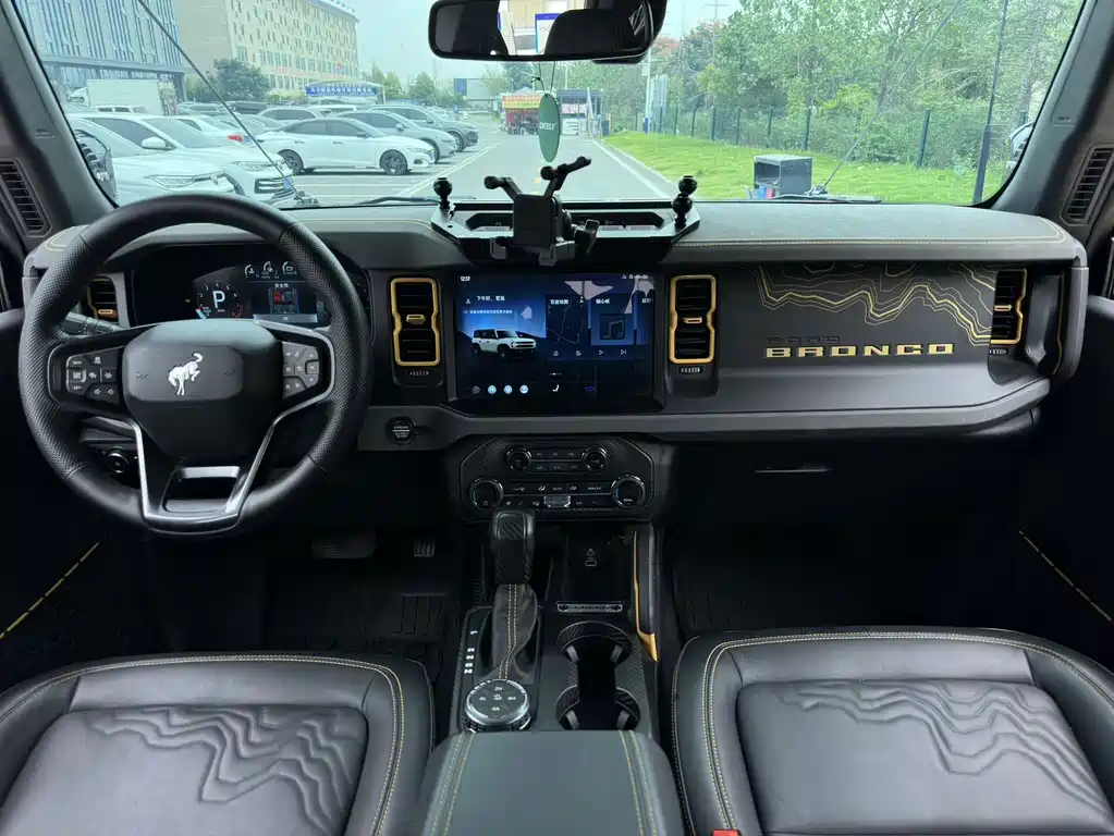 Ford Bronco — миниатюра 7