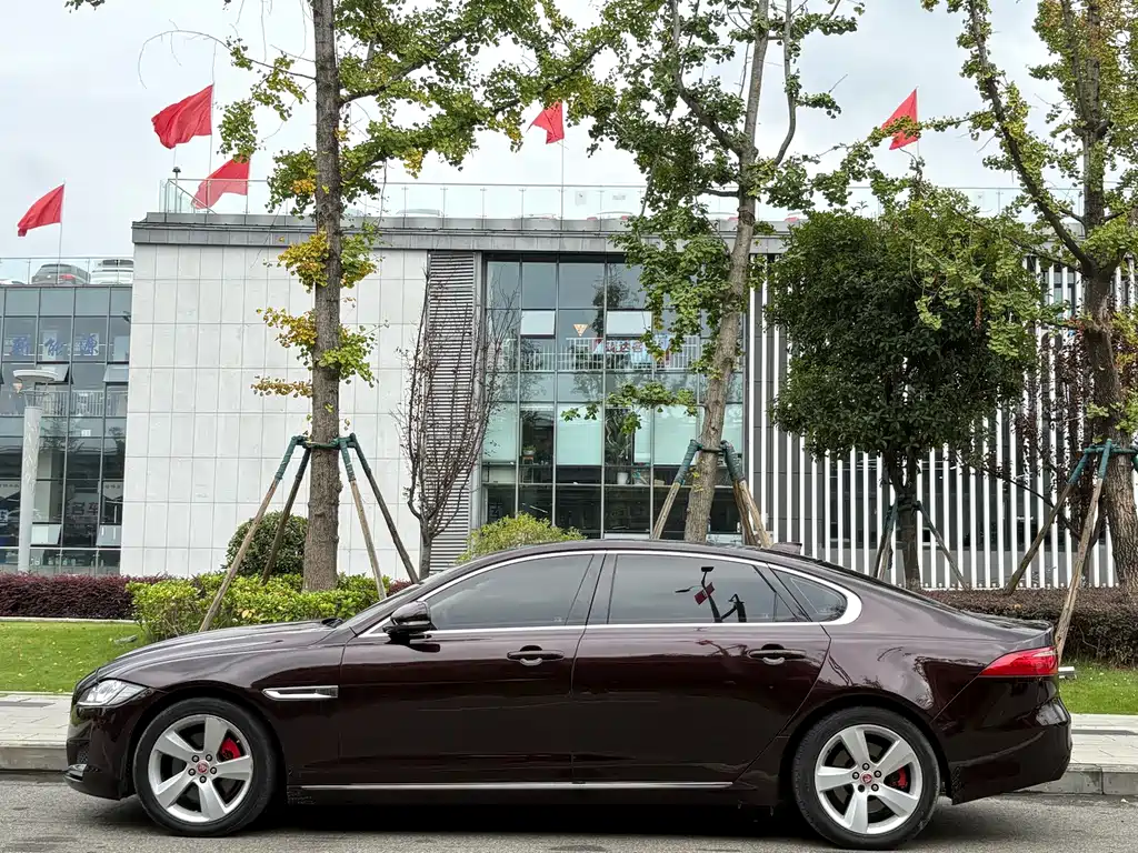Jaguar XFL — миниатюра 3