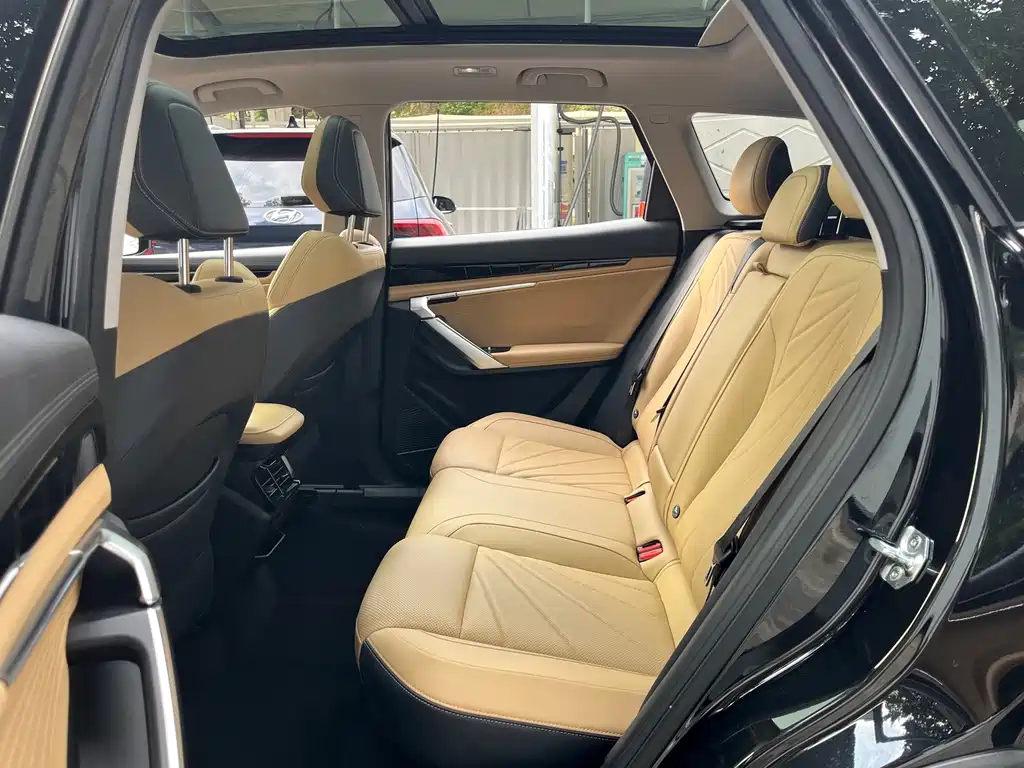 Geely Boyue L — миниатюра 9