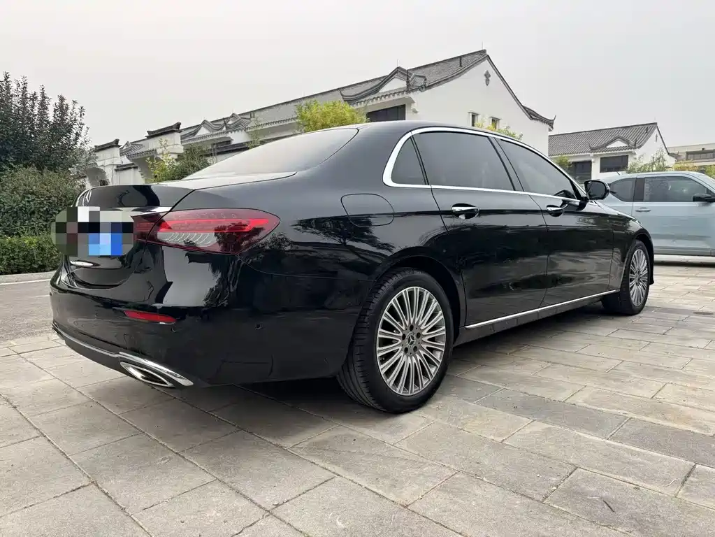 Mercedes-Benz E-Class — миниатюра 10