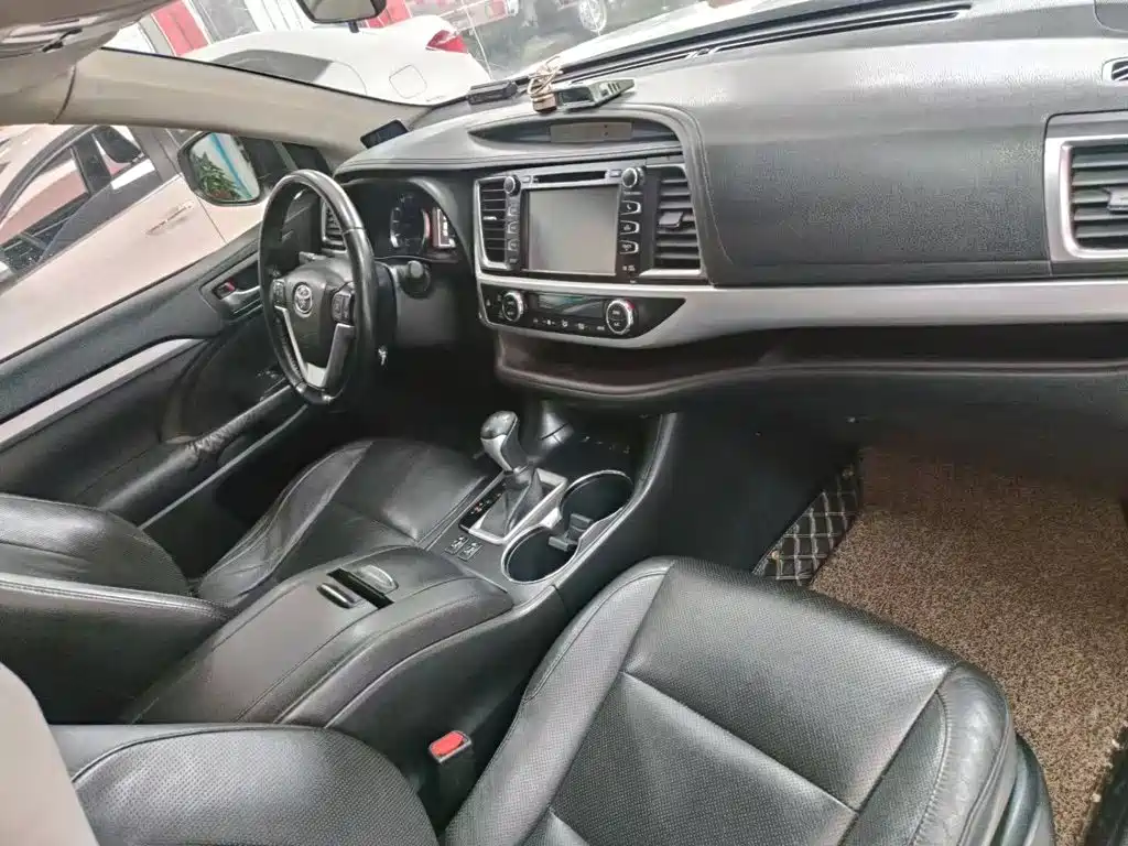 Toyota Highlander 2015 2.0T Luxury 7 мест