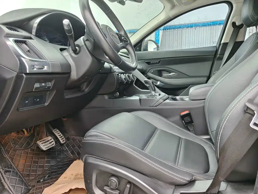 Jaguar E-PACE — миниатюра 14