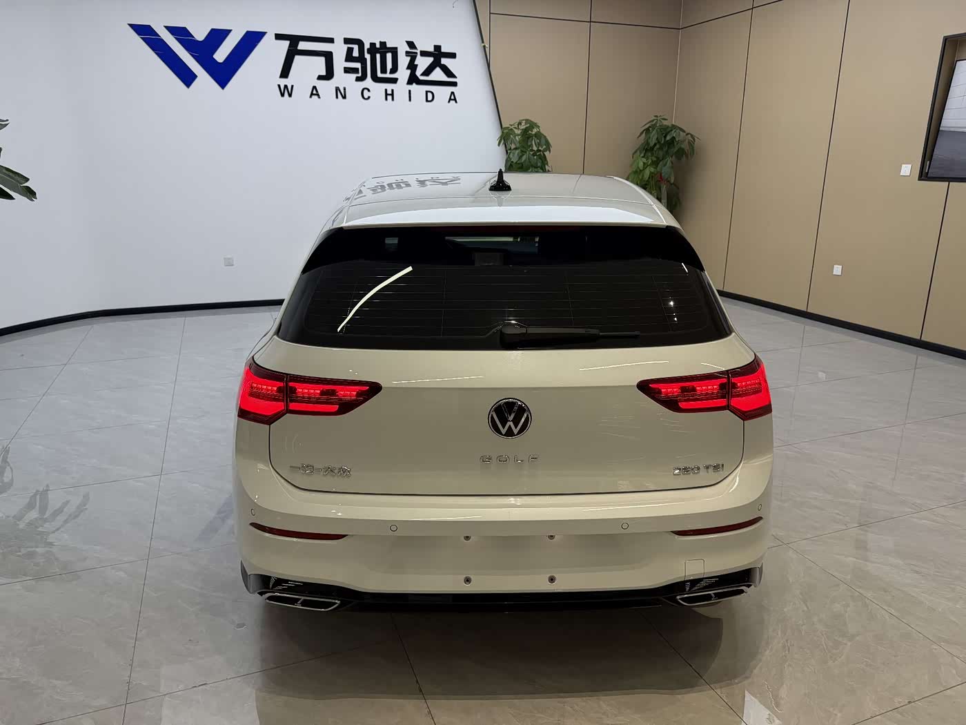 Volkswagen Golf 1.4 л 2024 г. Белый, пробег 8800 км