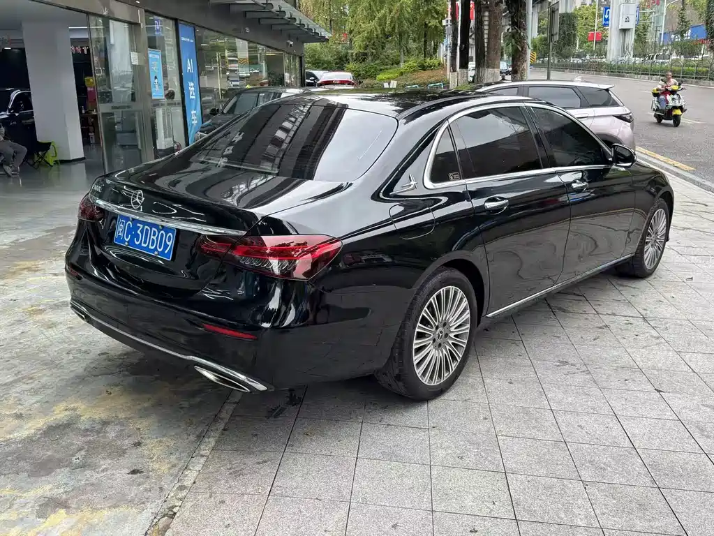 Mercedes-Benz E-Class — миниатюра 4