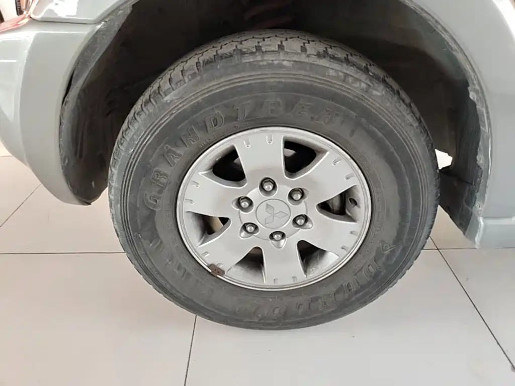 Mitsubishi Pajero — миниатюра 23