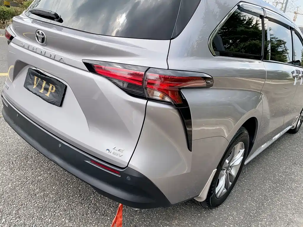 Toyota Sienna — миниатюра 9