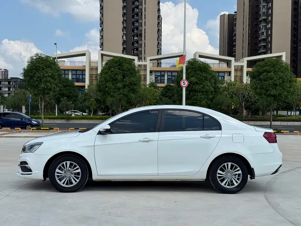 Geely Emgrand — миниатюра 8