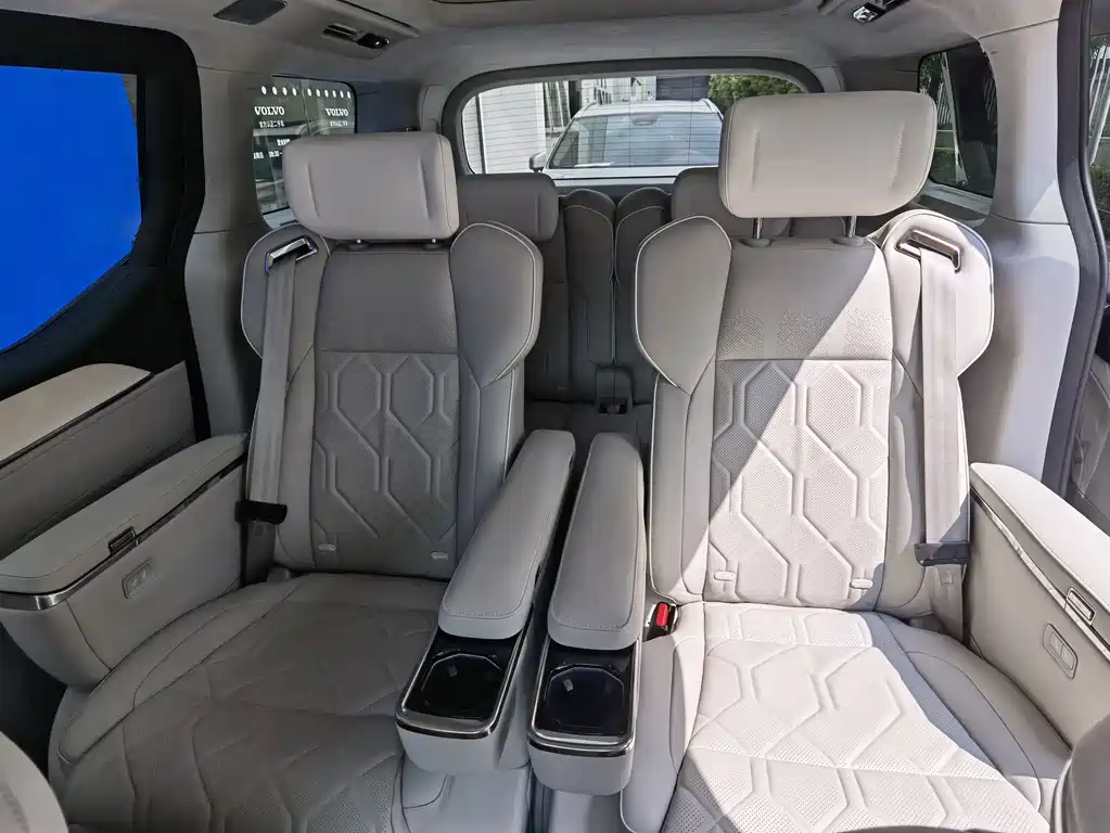 Volvo EM90 — миниатюра 11
