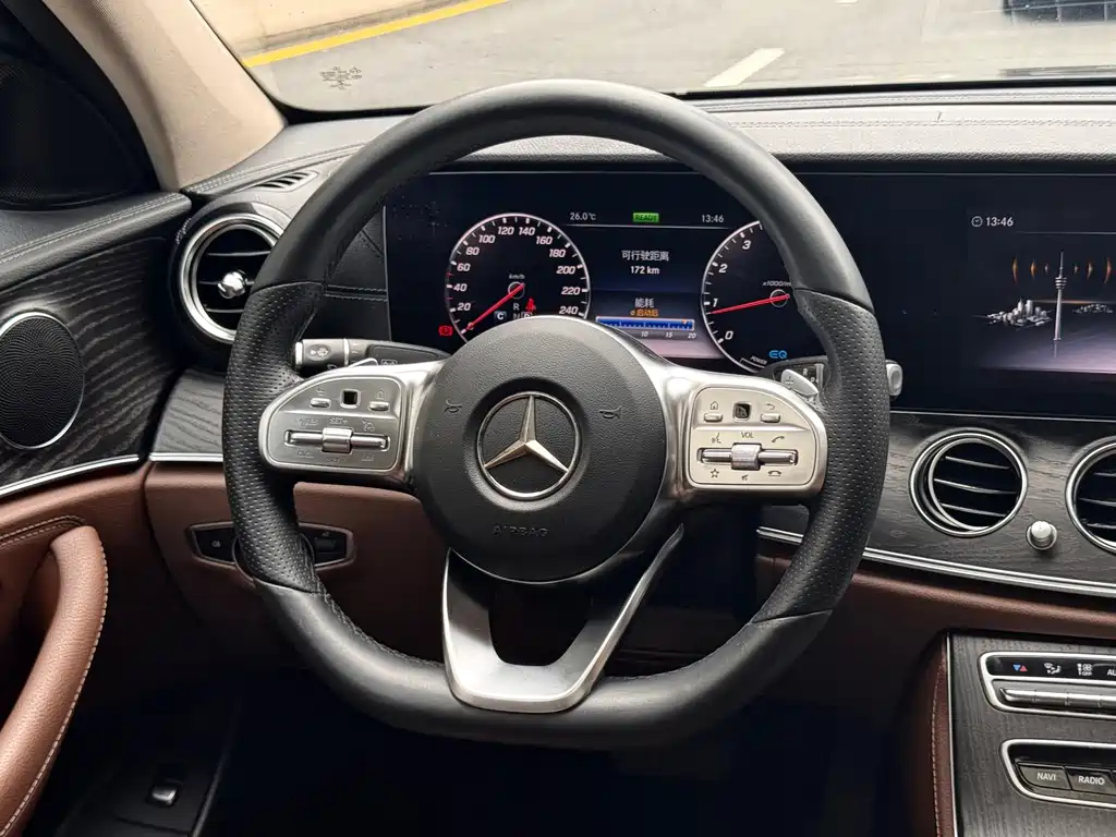 MERCEDES-BENZ E CLASS