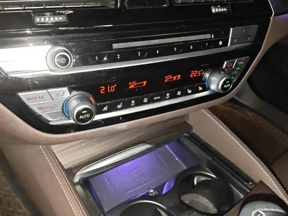 BMW 5 Series New Energy — миниатюра 7