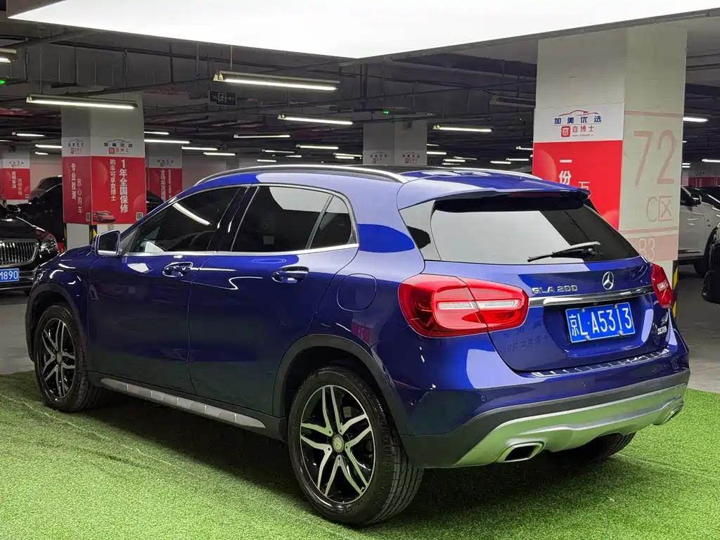 MERCEDES-BENZ  GLA
